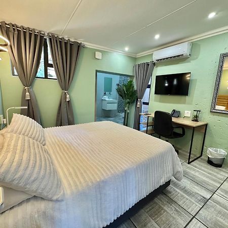 Echo Mountain Inn (Adults Only) Thabazimbi Buitenkant foto