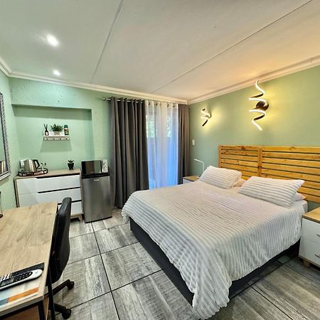 Echo Mountain Inn (Adults Only) Thabazimbi Buitenkant foto